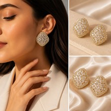 Zirkon Gold Taşlı Geometrik Küpe – Işıltılı Büyük Boy Kadın Abiye Küpe
