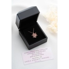 EDSA Silver 925 Ayar Gümüş Işıklı Kutuda Pembe Lotus Çiçeği Kolye