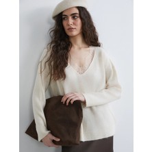 Lc Waikiki Yeni Sezon V Yaka Dantel Detaylı Oversize Kadın Triko Kazak