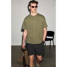 Grimelange Vıto Erkek %100 Organik Pamuklu Nakış Yazı Detaylı Oversize Bol Kesim Kısa Kollu Koyu Haki T-Shirt