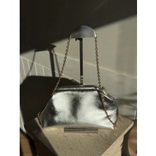 Laletto Bags Kadın Suni Parlak Deri Zincir Askı Detaylı Clutch Çanta