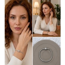 Fm 💎 Premium Gümüş Renk Parlak ve Modern Taş Detaylı Charm Uyumlu 316L Çelik Bileklik (~18CM)