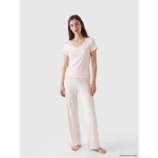 Lc Waikiki Yeni Sezon V Yaka Dantel Detaylı Kadın Pijama Takımı