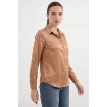 Kadın Hafif Dökümlü Saten Camel Gömlek