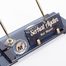 Ofistike Koyu Siyah Elit Mali Müşavir Logo Masa İsimliği 30x11cm 2 Adet Tükenmez Kalem