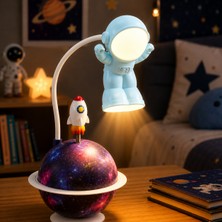 CoverZone Astronot Temalı 2'si 1 Arada Masa Lambası ve Gece Lambası USB Şarjlı 400MAH Bataryalı Renkli Gezegen Gece Işığı 5V 3W LED Aydınlatma Uzay Temalı Dekoratif Lamba | YC-7902