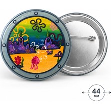 Fynbos Sponge Bob Sualtı Penceresi 44 mm Metal Rozet – Retro Çizgi Film Temalı Çanta ve Ceket Pin Badge