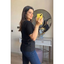 Büşra Ayhan Bisiklet Yaka Basic Pamuklu T-Shirt