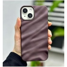 Berry Store Iphone 13-14 ve 15 ile Uyumlu 3D Wave Kabartma Mat Silikon Kılıf