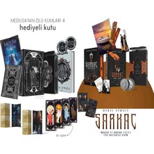 Ephesus Yayınları Medusa'nın Ölü Kumları 4 Hediyeli Kutu Tek Kitap ve Sarkaç 3 Hüküm ve Düğüm Yan Boyamalı Kutu Ciltli (Maral Atmaca) 2li Set