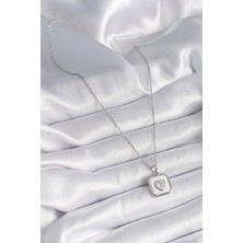 Gesa Store 316L Çelik Gümüş Renk Kare Madalyon Kalp Zirkon Taş Işleme Kadın Kolye 5886 - GESA555915-66