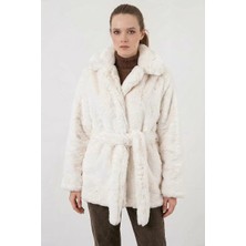 Moda Molası Kadın Geniş Yaka Kuşaklı Peluş Kürk Ekru Mont