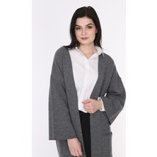 İlmek Kadın Kahve Kimono Kol Cepli V Yaka Hırka 4100 Füme Renk Geniş Kol Kesimi ile Rahat Kullanım