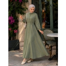 Esra Butik Çilek Kumaş Boydan Düğmeli Belden Kuşaklı Tesettür Elbise – Siyah, Yeşil ve Acı Kahve