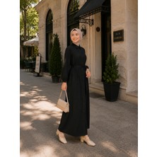 Esra Butik Çilek Kumaş Boydan Düğmeli Belden Kuşaklı Tesettür Elbise – Siyah, Yeşil ve Acı Kahve