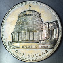 Banknoting Yeni Zelanda 1 Dolar 1978 Hatıra-Kraliçe Iı. Elizabeth Taç Giymesinin 25. Yılı 38,6 mm 28,3 Gr. Çil(-)
