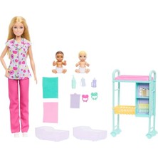 MarkEntegra Barbie Kariyer Bebekleri Çocuk Doktoru Oyun Seti, Üniforma Giyen Sarışın Barbie Bebek, 2 Bebek Figürü, Muayene Masası ve Aksesuarlar, JMK12