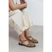 Nişantaşı Shoes Ceres Rome Bej Hakiki Deri Süet Toka Detay Kısa Topuklu Kadın Sandalet