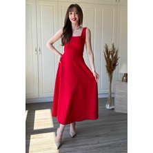 Dilay Gökoğlu Butik Kare Yaka Kloş Arkası Fular Detaylı Midi Elbise