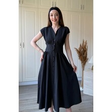 Dilay Gökoğlu Butik V Yaka Bel Oturtmalı Volanlı Midi Siyah Elbise