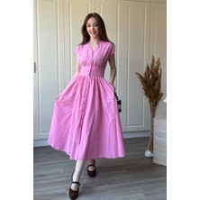 Dilay Gökoğlu Butik V Yaka Bel Oturtmalı Volanlı Midi Pembe Elbise