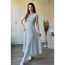 Dilay Gökoğlu Butik Puantiye Desen Sırt Detaylı Modal Midi Beyaz Elbise