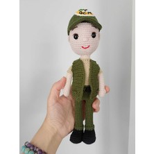 Orman Muhafaza Memuru Amigurumi Bebek – El Yapımı Örgü Meslek Figürü