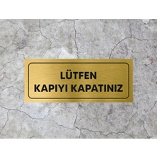 Lütfen Kapıyı Kapatınız Yazısı Gold Renk Arkası Yapışkanlı (20CM x 7cm )