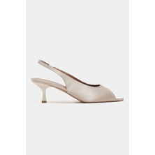 Nişantaşı Shoes Salva Kum Beji Saten Sivri Burun Önü Açık Kadın Topuklu Ayakkabı