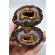 Healcrystal Kırmızı ve Beyaz Bantlı Siyah Deniz Akik Taşı ile Sitrin Jeodu