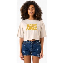 Nuclear Assault Lettern Bej Kadın Crop Tshirt