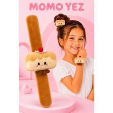 Momo Yez Pasta Dilimi Peluş Kola Sarılan Pasta Dilimi Bileklik Oyuncak - Saç Tokası Çok Amaçlı Aksesuar