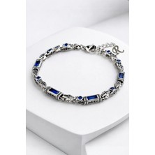 Ak Store Silver Rodyum Gümüş Kaplama B-101 Kromix Çelik Erkek Bilelik Gravürlü Otantik Safir Rengi Zirkon Taşlı Harfli 5 mm