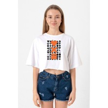 Love Death Robots Orange Beyaz Kadın Crop Tshirt