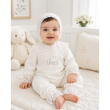 Emsera Atelier Kişiye Özel Isimli Müslin Dantelli Bebek Tulum Seti Ekru
