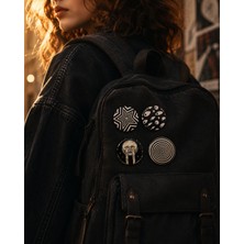 Fynbos Gotik Estetik 4'lü Metal Rozet Seti 44 mm | Siyah Beyaz Aesthetic, Optik Illüzyon, Göz ve Hipnotik Spiral Tasarımlı Çanta Rozeti