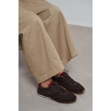 Nişantaşı Shoes Velory Bitter Kahve Iç-Dış Hakiki Süet Deri Arka Kırmızı Detay Bağcıklı Kadın Günlük Spor Ayakkabı