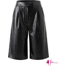 Siyah Timsah Derisi Görünümlü Pileli Deri Şort