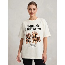 Sibel Günay Butik Snack Hunters Inci Detaylı Ekru Kadın Tişört %100 Pamuk Rahat Kesim Oversize