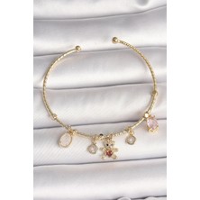 GV Home Mey Ithalat® Pirinç Gold Renk Sallantı Zirkon Taşlı Ayıcık Figür Kırmızı Kalp Detay Charm Kadın Bileklik