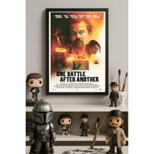 Duvarda One Battle After Another Siyah Ahşap Çerçeveli Poster, Dekoratif Film Duvar Tablosu