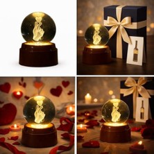 Yağmur Store 3D Kristal Küre Gece Lambası, Parmak Kalp Tasarımlı, LED Aydınlatmalı, Ahşap Tabanlı, Romantik Hediye
