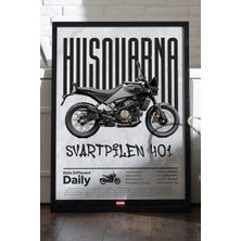 Duvarda Husqvarna Svartpilen 401 Siyah Ahşap Çerçeveli Poster, Dekoratif Motosiklet Duvar Tablosu