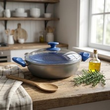 NY Home Argos 26 cm Karnıyarık Tenceresi - Gri Gövde ve Mavi Kırçıllı Özel Kaplama - Ergonomik Tasarımlı - Cam Kapaklı