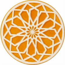 NY Home Saul El Yapımı Premium Seramik Bardak Altlığı | Özel Kabartmalı Selçuklu Motifi | Otantik Bal Köpüğü (Hardal) Rengi | Dekoratif & Isıya Dayanıklı Sunum Altlığı