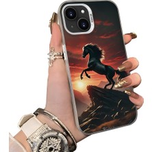 HONTINGA iPhone 15 Plus ile Uyumlu Kılıf Silikon Kenar Sert Arka Kamera Koruyucu Basitlik Anti Düşme Kamera Korumalı At Desen Couple Telefon Kılıfı Kadın ve Erkek Için Uygundur K1-1517