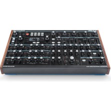 Novation Peak 8 Sesli Polifonik Desktop Synthesizer: Her Ses Için 2 Lfo, 16 Yuvalı Modülasyon Matris