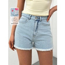 Kadın Açık Mavi Yüksek Bel Çiçek Nakışlı Püskül Detaylı Denim Şort