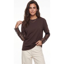 Onloox Acı Kahve Pamuklu Bisiklet Yaka Oversize Transparan Dantel Uzun Kol Detaylı T-Shirt