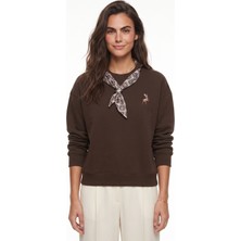 Onloox Acı Kahve Üç Iplik Şardonlu Pamuklu Oversize Ceylan Nakışlı Fular Detaylı Sweatshirt